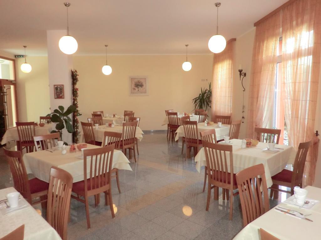 Pension Zum Romer Enns Exterior foto