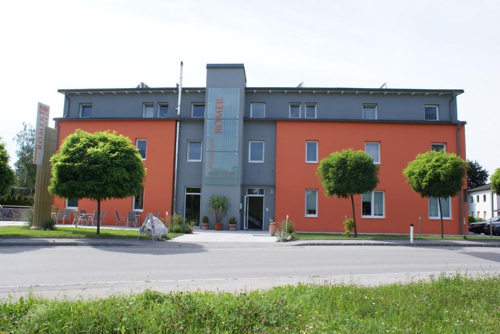 Pension Zum Romer Enns Exterior foto