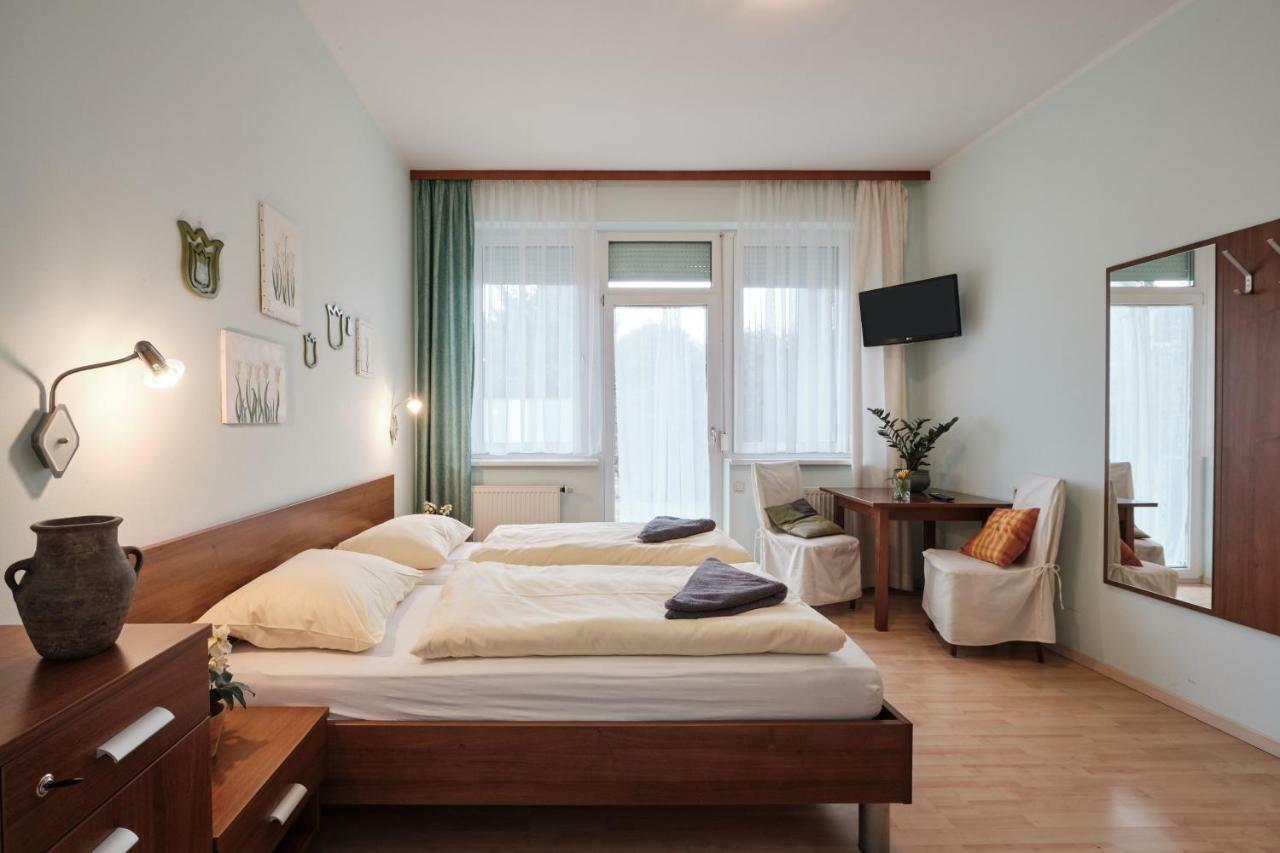 Pension Zum Romer Enns Exterior foto